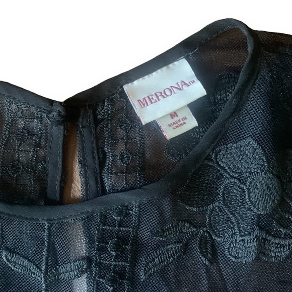 Black Sheer Lace Top w Floral Embroidery in Size M - Picture 4 of 6